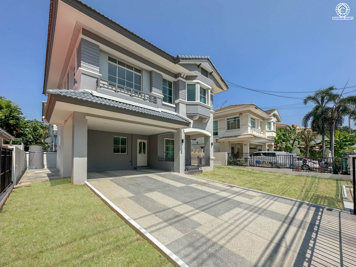 บ้านมือสองตกแต่งใหม่ โครงการ ชัยพฤกษ์ บางบัวทอง บ้านเดี่ยวจากแบรนด์ LH เนื้อที่ 83.2 ตร.ว. ฟังก์ชัน 3 ห้องนอน 3 ห้องน้ำ 1 ห้องอเนกประสงค์ จอดรถได้ 2 คัน พร้อม Facilities ครบครัน บนทำเลเดินทางสะดวก ติดถนนบางกรวย-ไทรน้อย ใกล้เซ็นทรัลเวสต์เกต และรถไฟฟ้าสายสีม่วง "สถานีบางพลู"